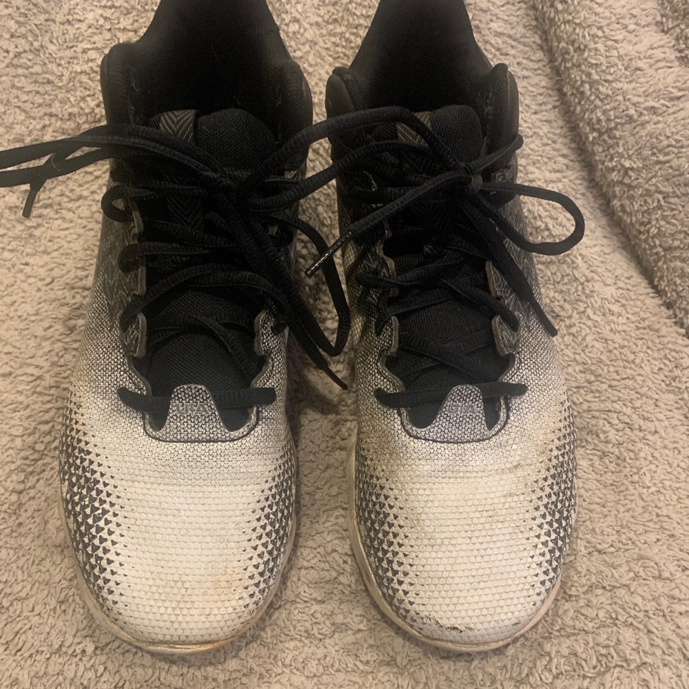 Under Armour kids Spotlight cleats 6Y